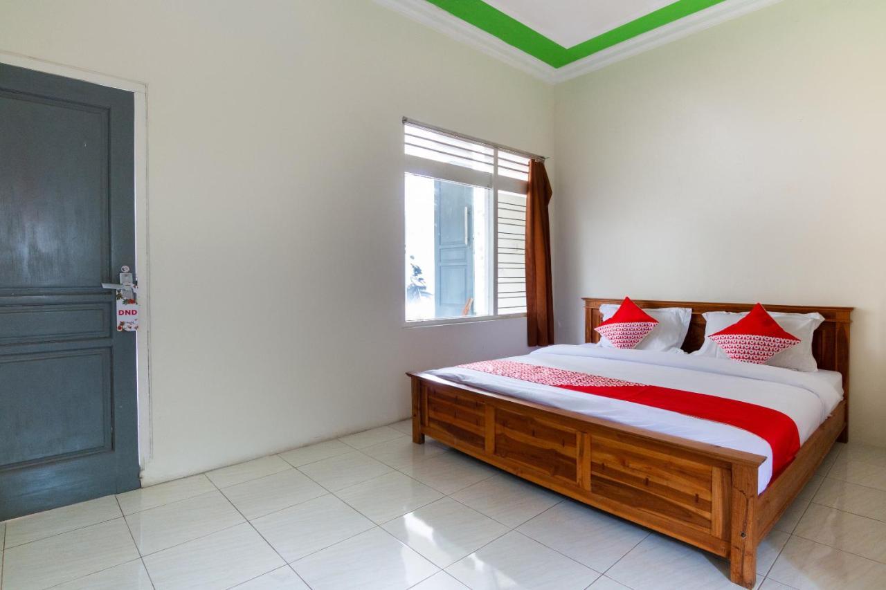 Oyo 3210 Villa Aisya Batu  Exterior foto