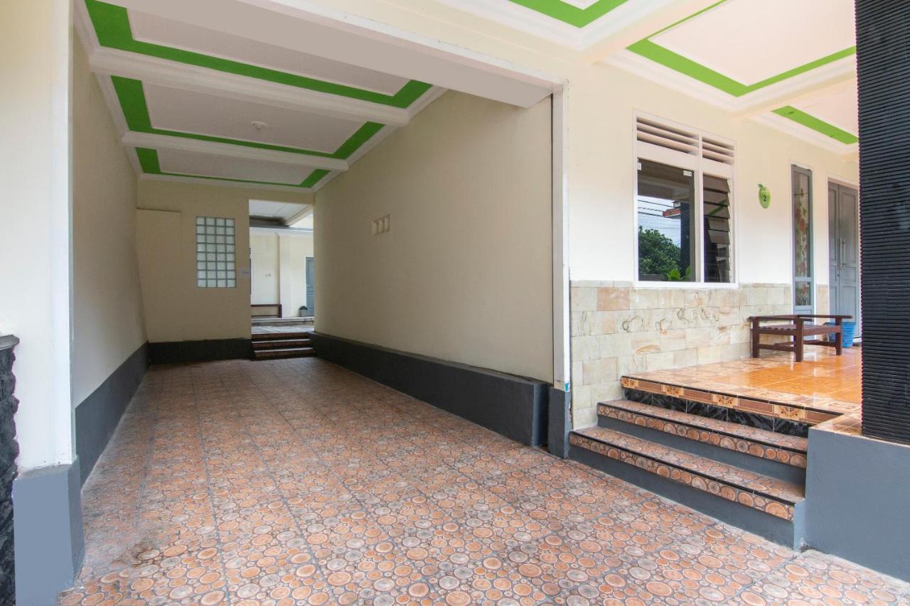 Oyo 3210 Villa Aisya Batu  Exterior foto