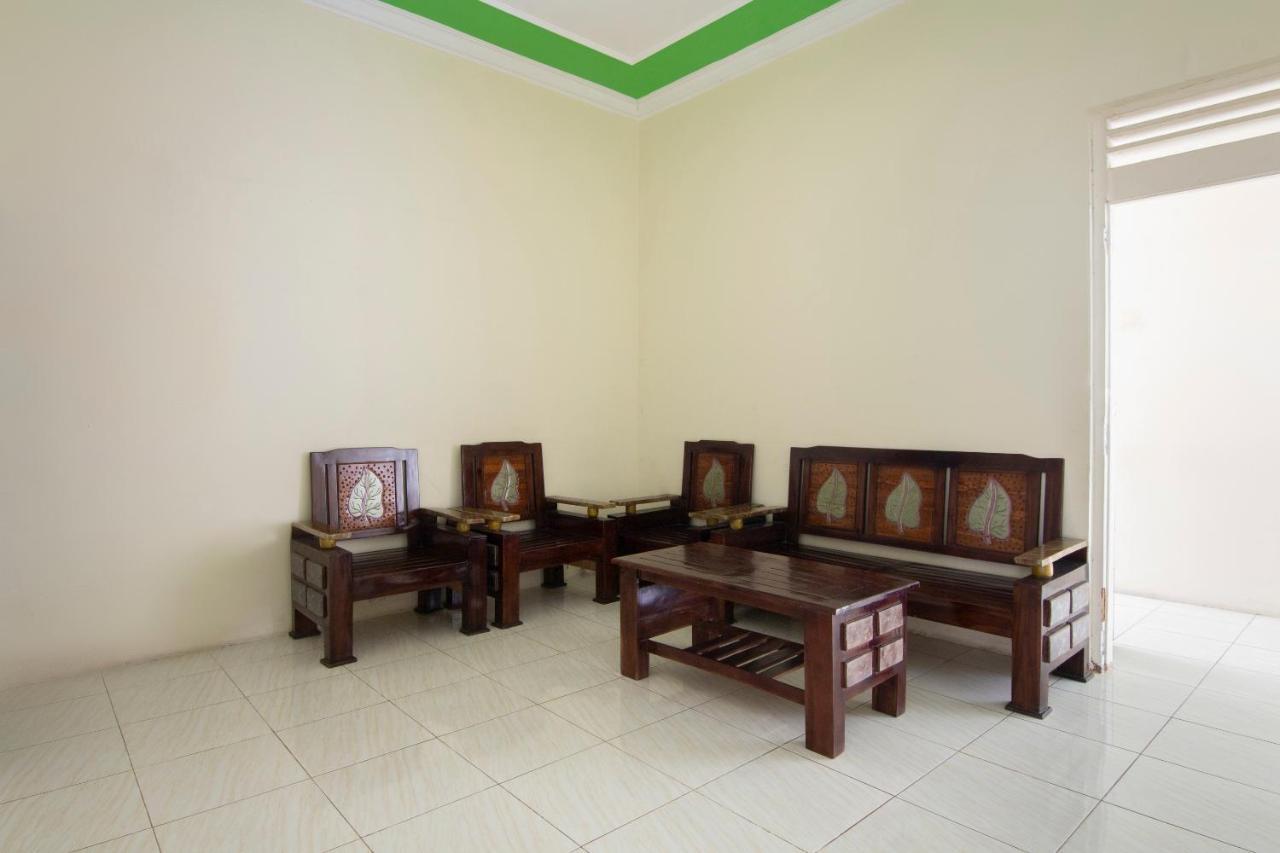 Oyo 3210 Villa Aisya Batu  Exterior foto
